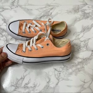 converse all star low top LIGHT ORANGE color sz 6